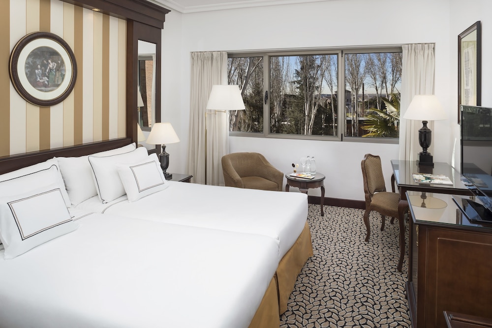 Superior Room, Pool View