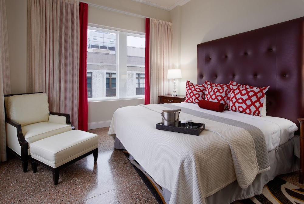 Suite, 1 King Bed (Boardroom)