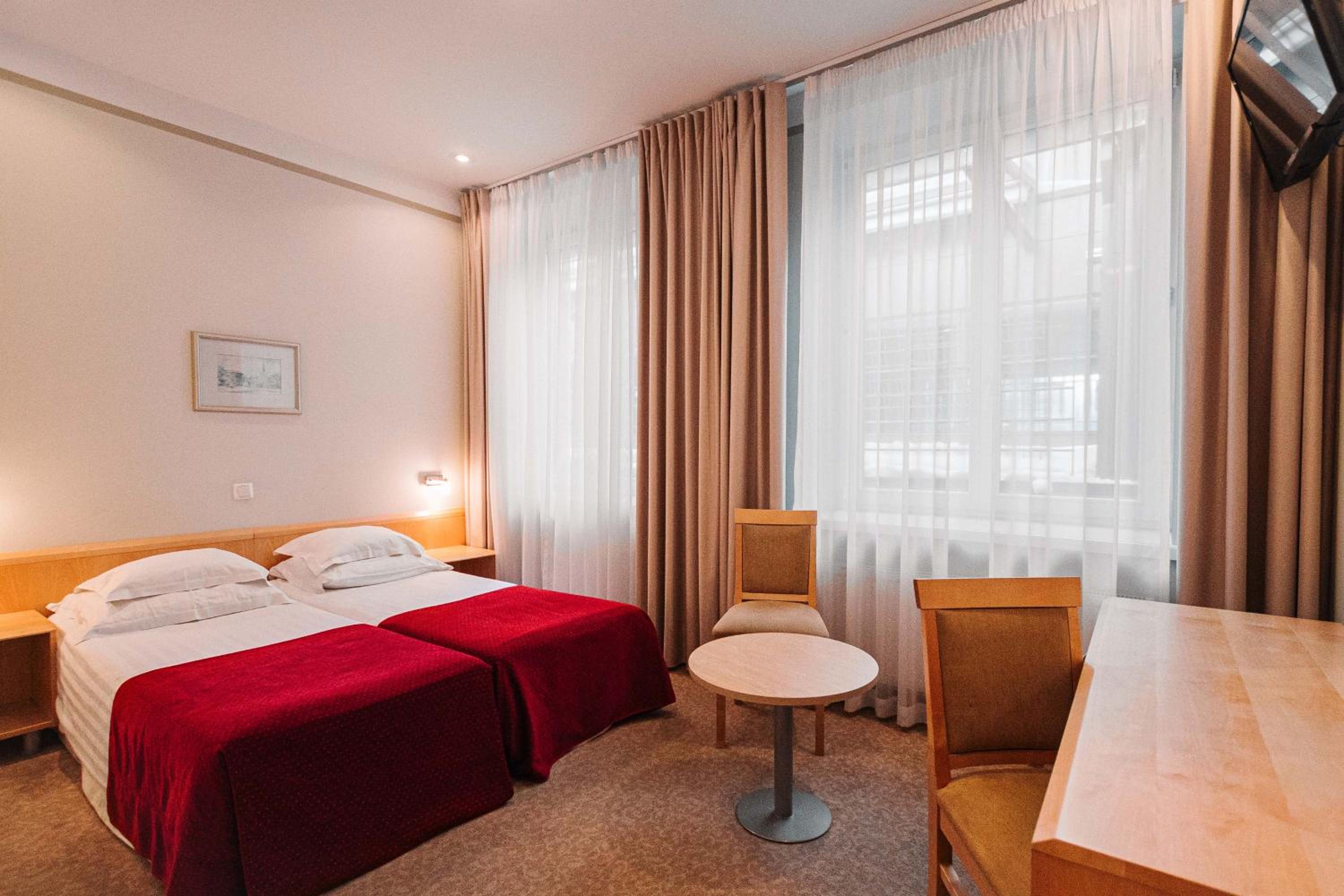 Standard Double or Twin Room - Photo 1