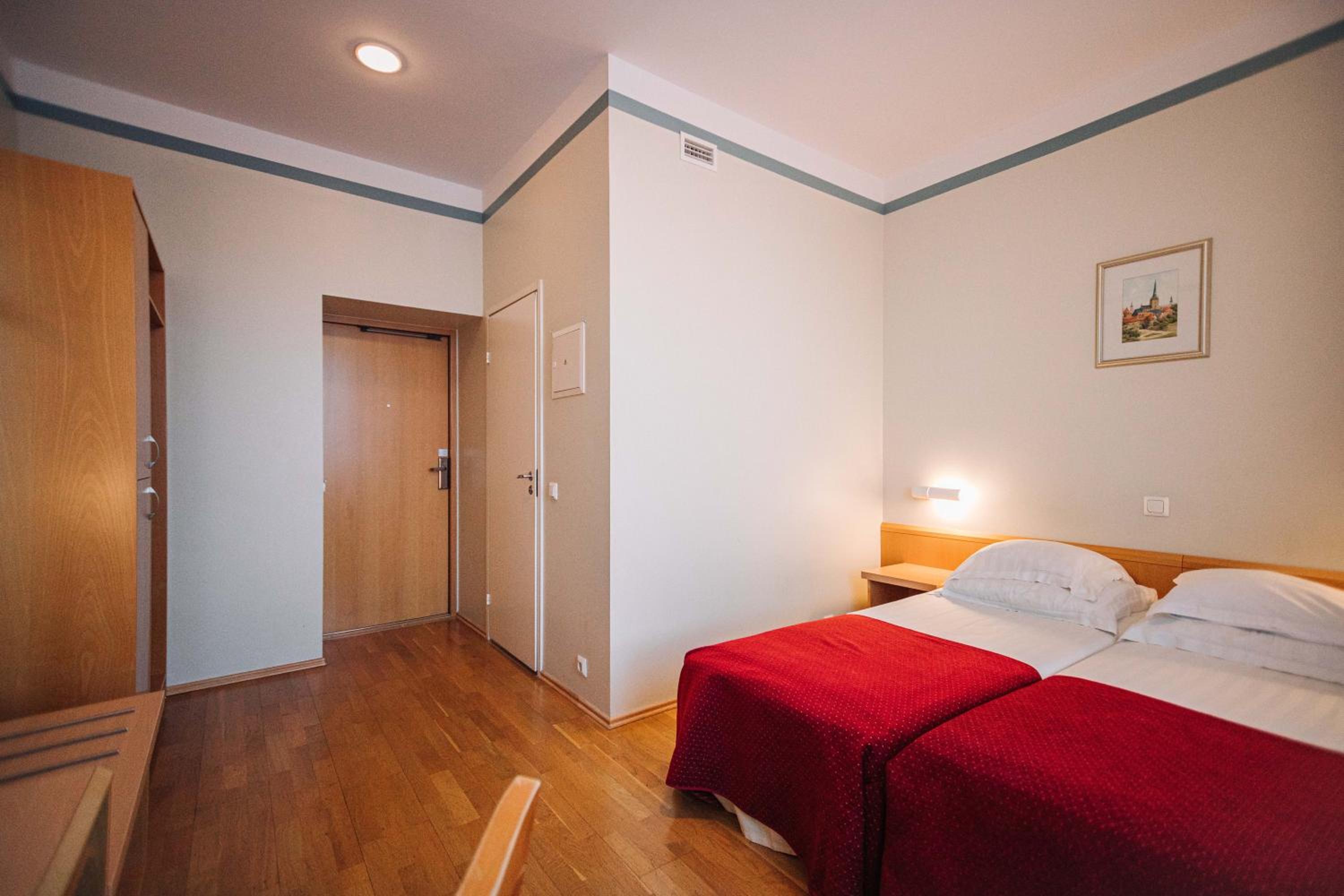 Standard Double or Twin Room - Photo 4