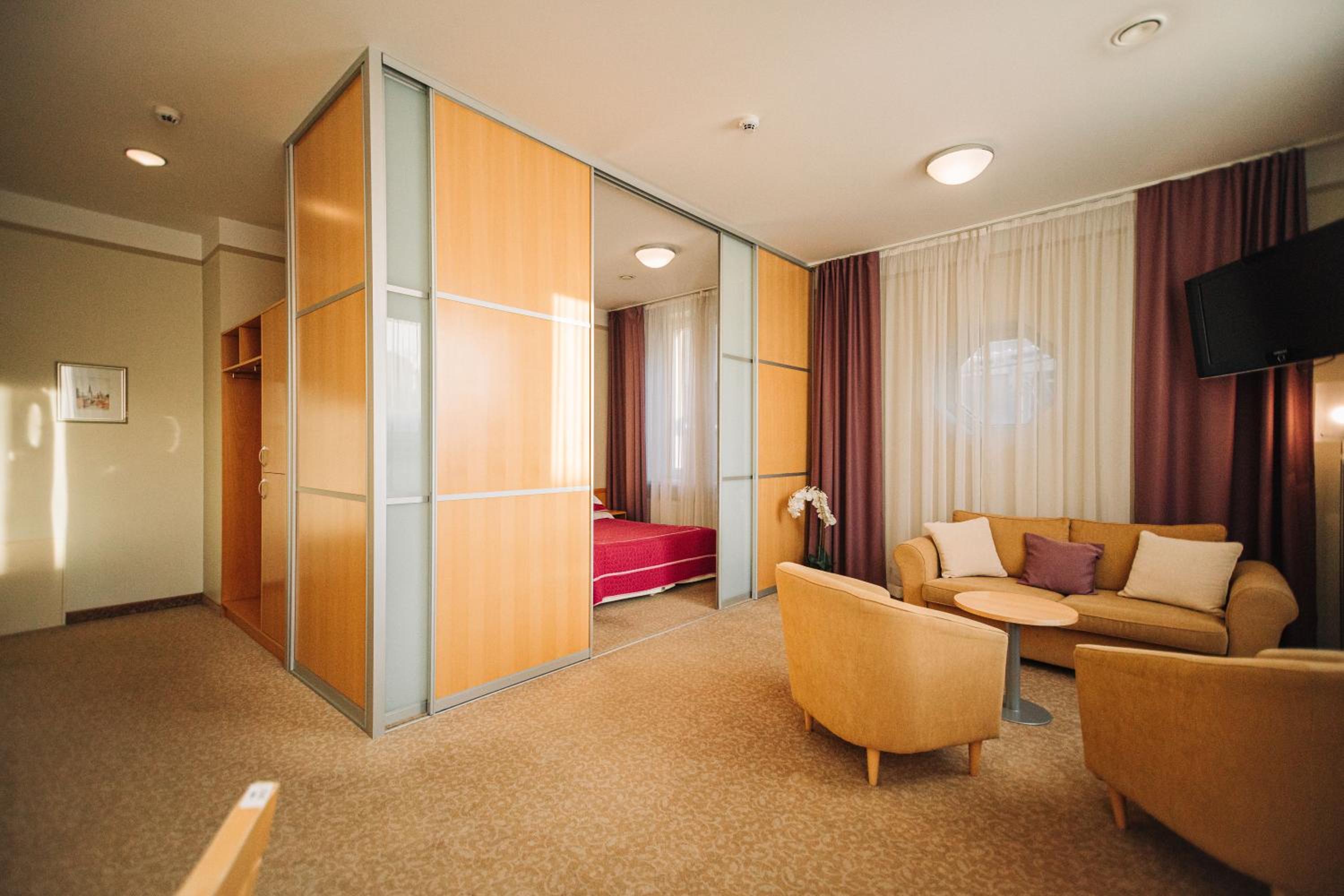 Suite with Spa Bath - Photo 5