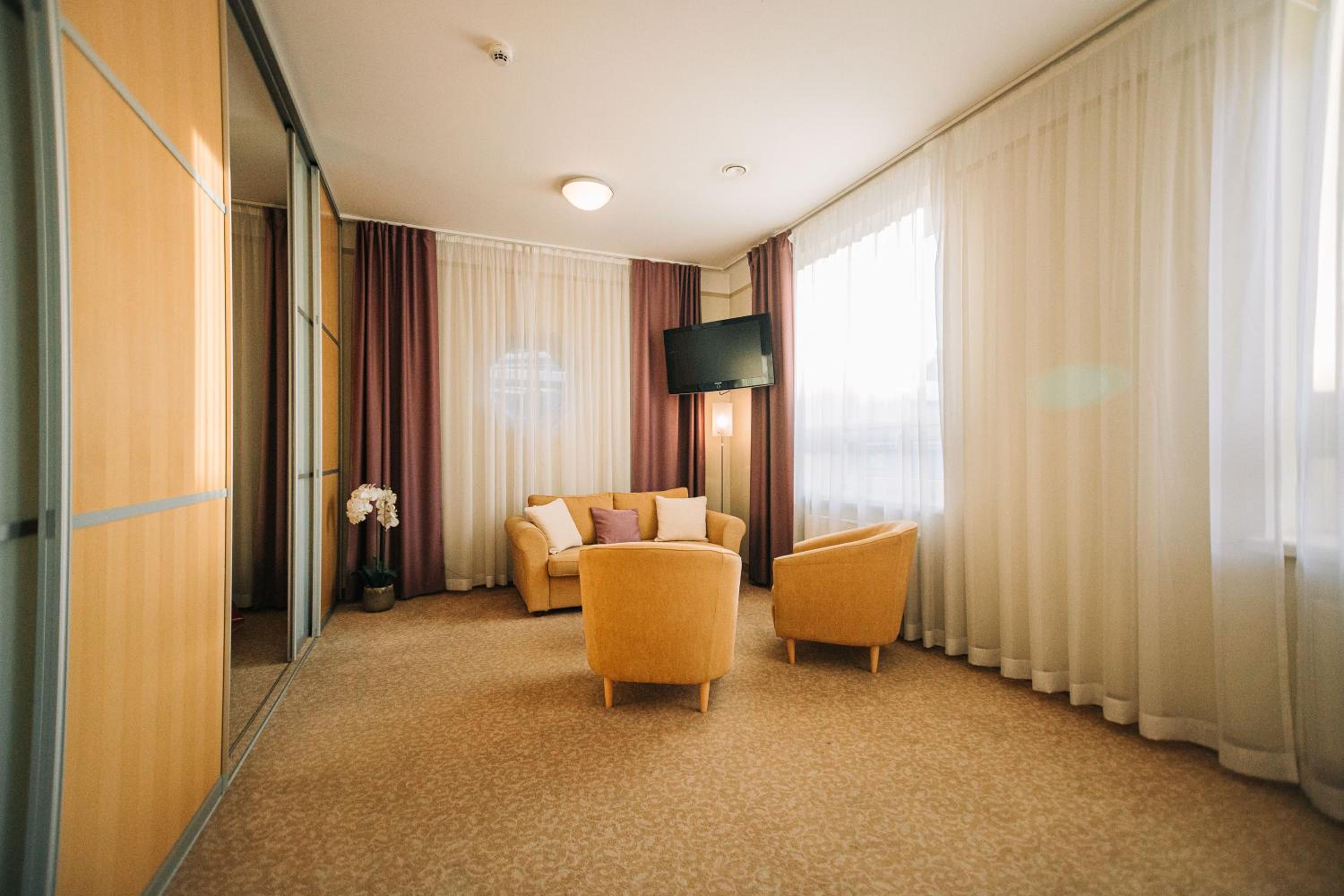 Suite with Spa Bath - Photo 7