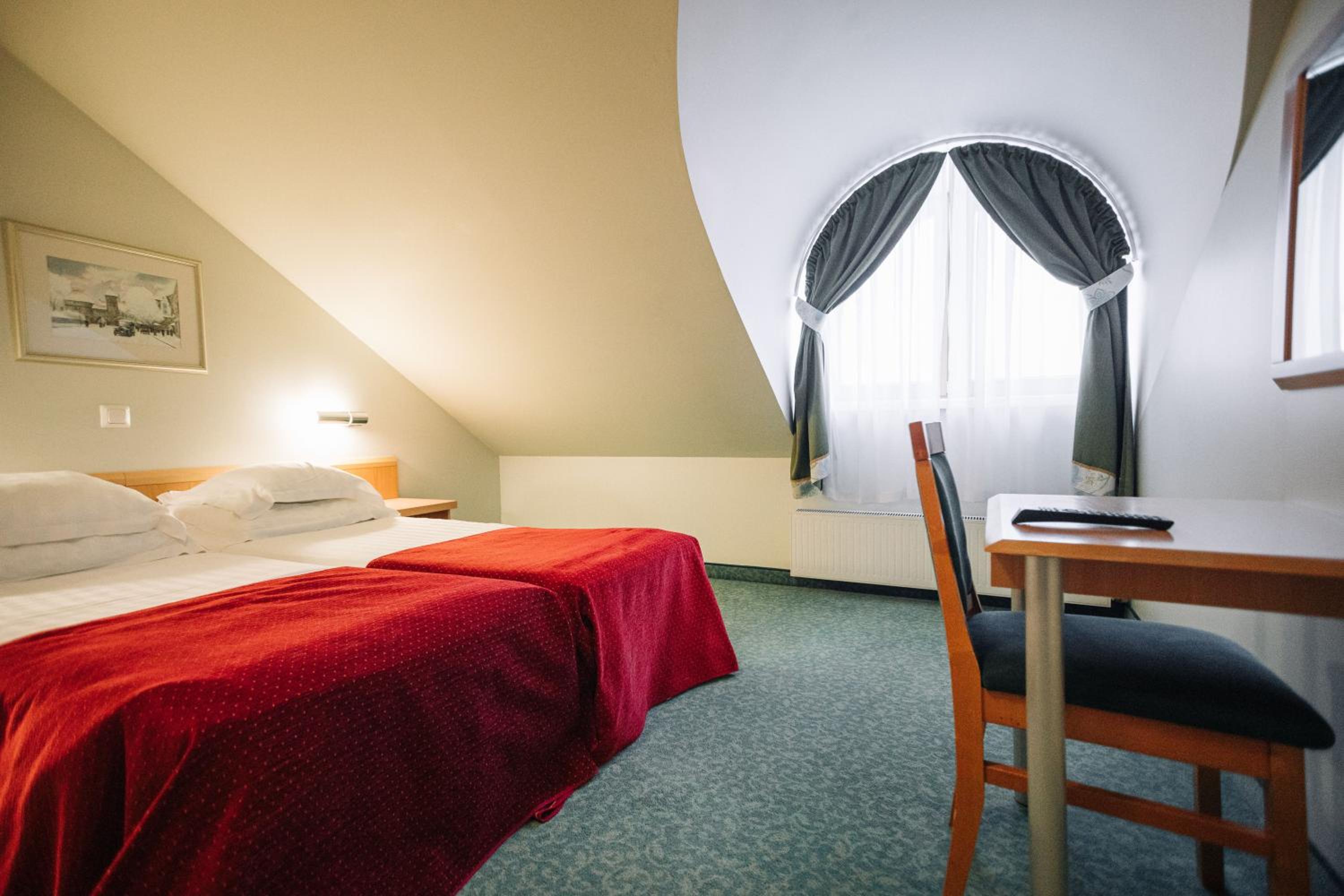 Suite with Spa Bath - Photo 8