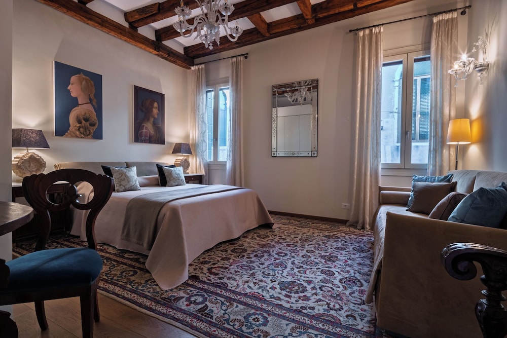 Superior Apartment, 2 Bedrooms, Canal View photo 2