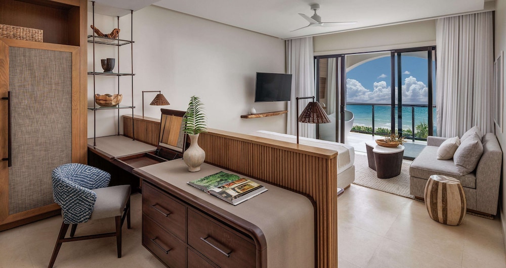 Bamboo Grove Club Suite w/ Balcony Tranquility Soaking Tub photo 1
