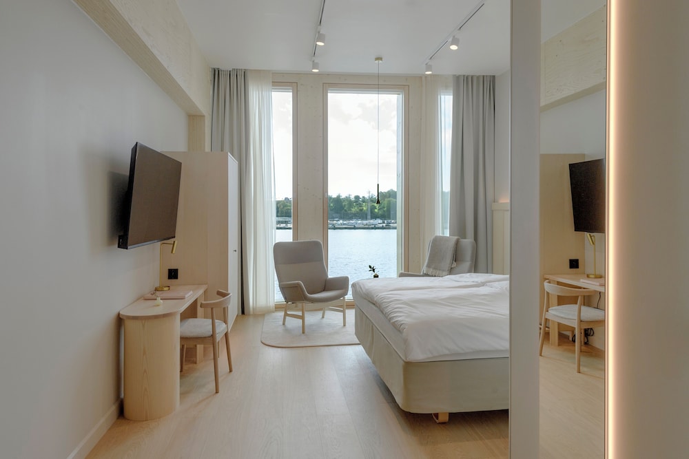 Room, 1 King Bed, Sea View (Solo Supreme) - Photo 6