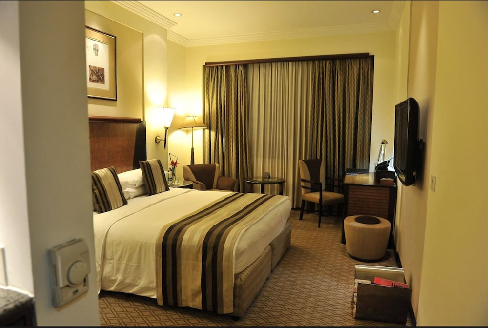 Deluxe King Half Board photo 1