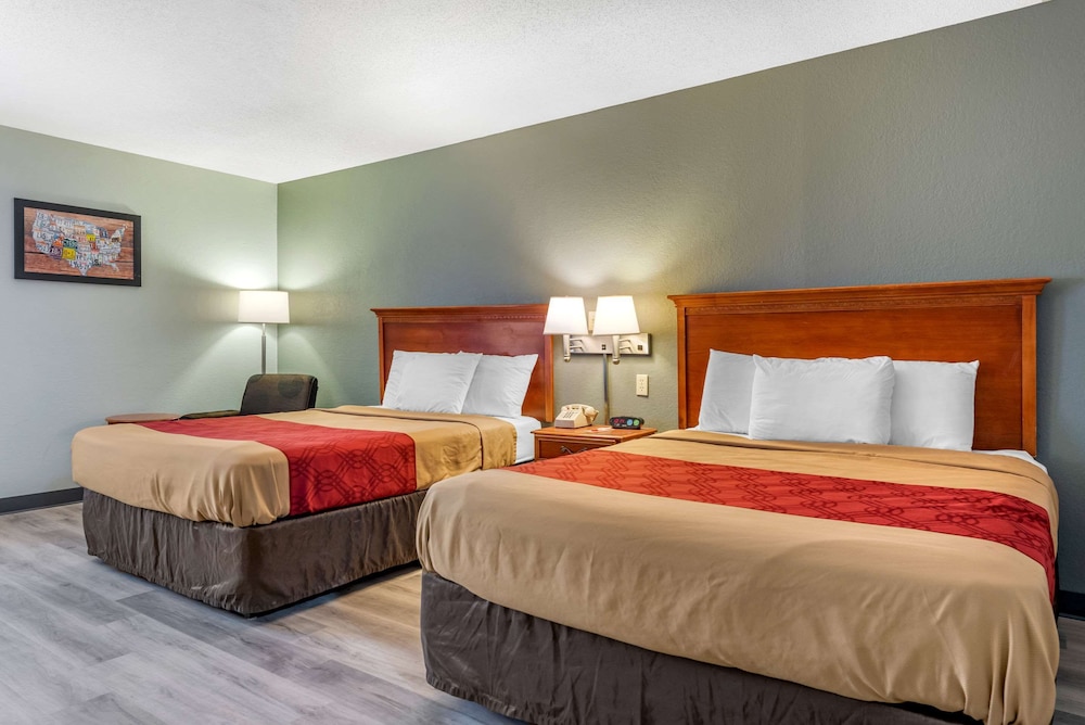 Standard Room, 2 Queen Beds, Non Smoking - Photo 1