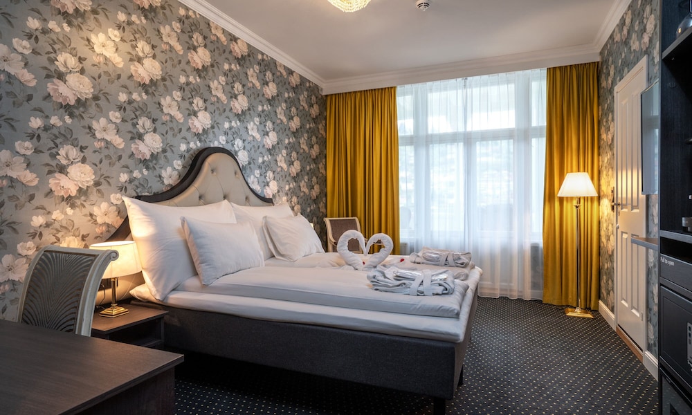 Deluxe Room, Non Smoking (Historical Building, No Elevator)