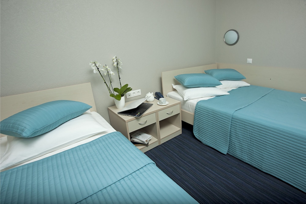 Triple Room, No Windows (4 часа/hours) photo 3