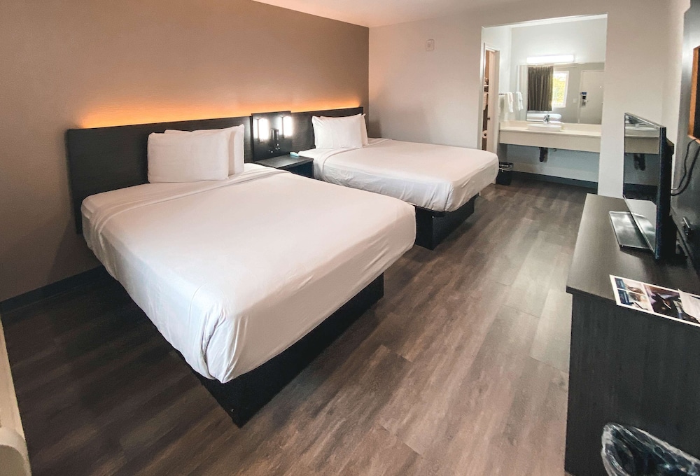 Standard Room, 2 Queen Beds, Accessible, Non Smoking photo 2