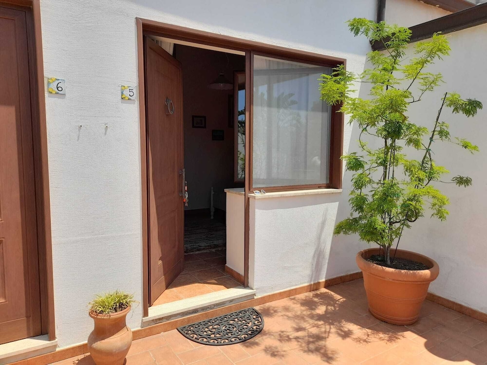 Room, Patio photo 1