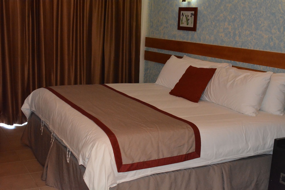 Deluxe Double Room Single Use, 1 Bedroom - Photo 4