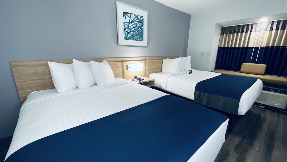 Room, 2 Queen Beds, Non Smoking - Photo 3