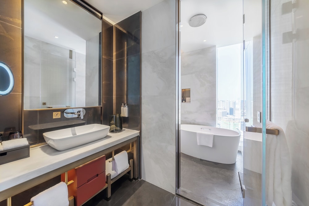Premium Room, 1 Queen Bed, Club Lounge Access