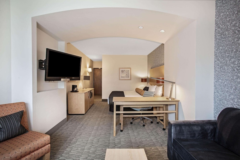Deluxe Room, 1 King Bed, Non Smoking (Deluxe Executive Room) - Photo 4
