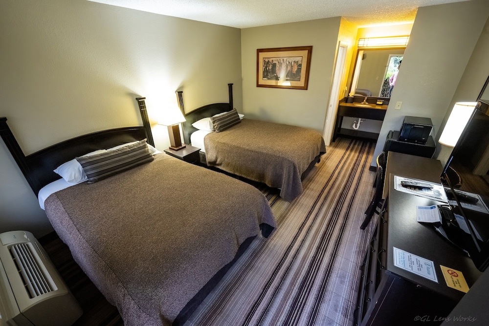 Upstairs Room with 2 Double Beds photo 1