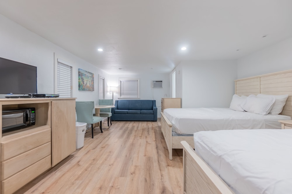 Family Room, Multiple Beds photo 1