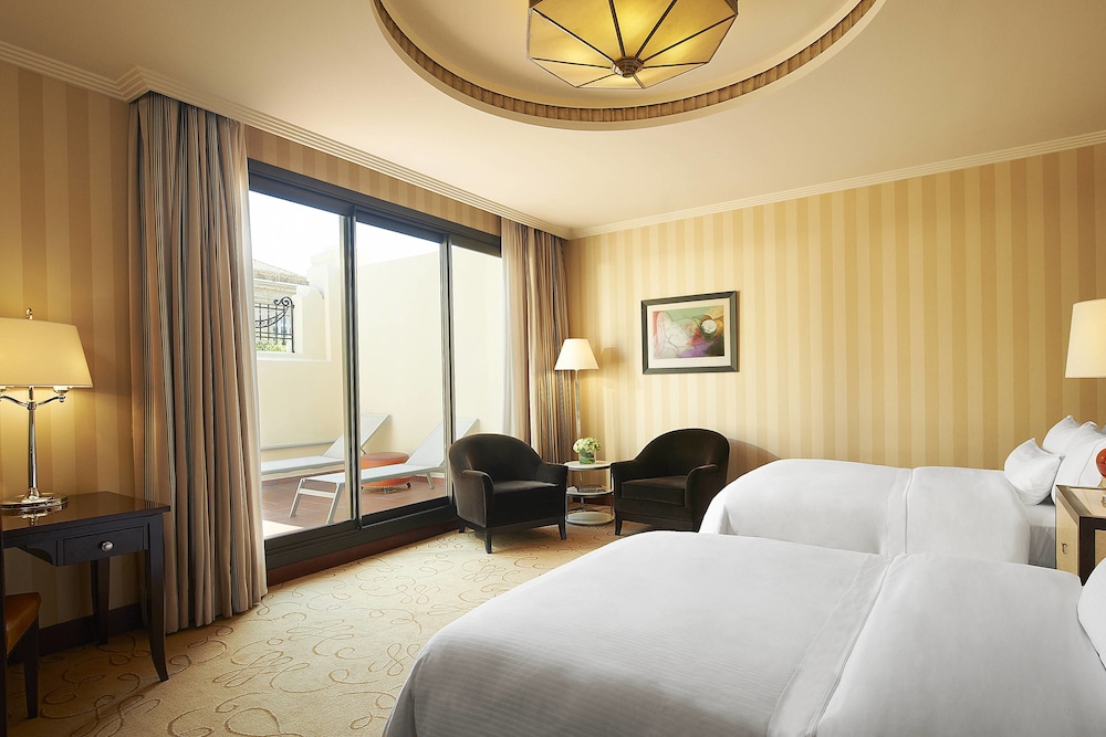 Grand Room, 1 King Bed, Terrace