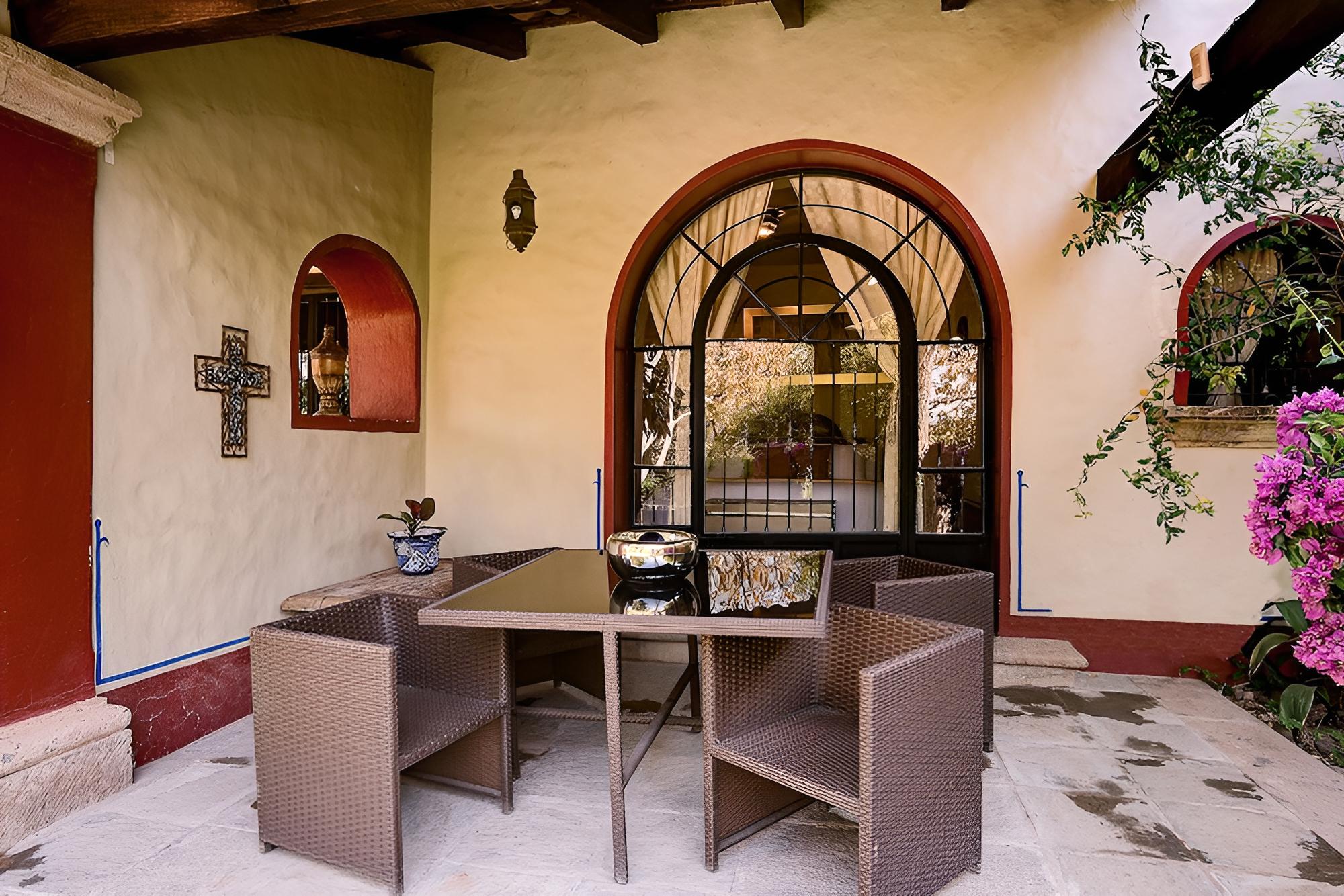 Deluxe Suite, 1 King Bed, Terrace, Garden Area photo 2