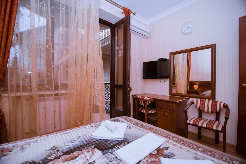 Family Room, 1 Bedroom, Balcony photo 2