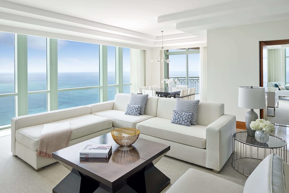 1 Bedroom Sapphire Suite