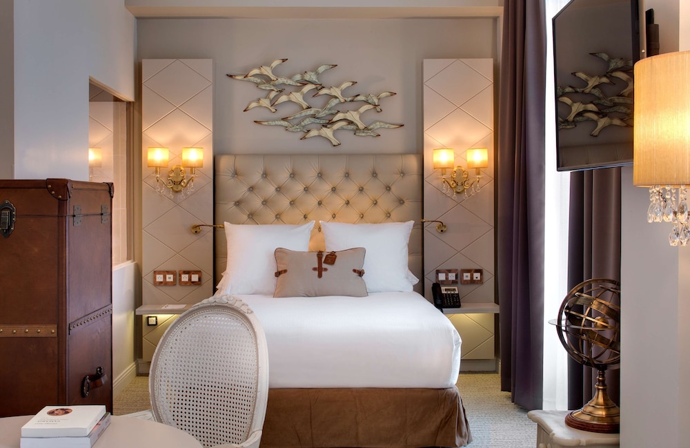 Deluxe Room, 1 Queen Bed (Classic)