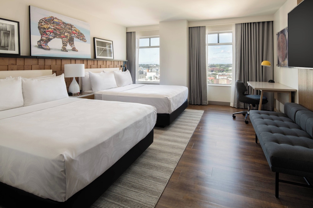 Club Room, 2 Queen Beds, City View - Photo 1