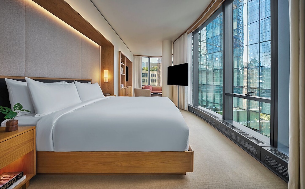 Suite, Multiple Beds, Corner (Skyline)