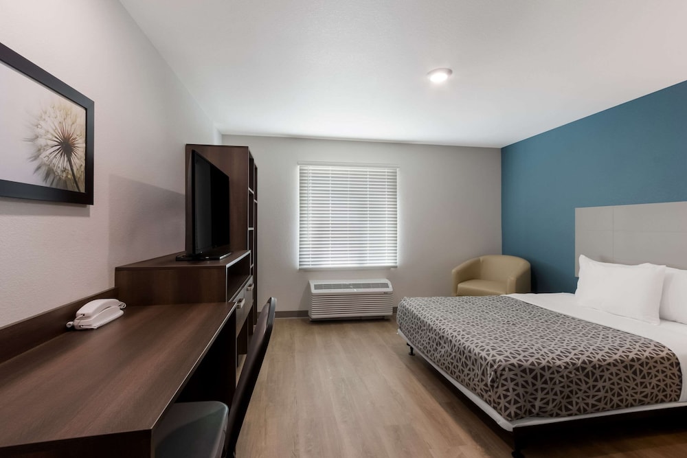 Room, 1 Queen Bed, Accessible, Non Smoking (Roll-In Shower) photo 3