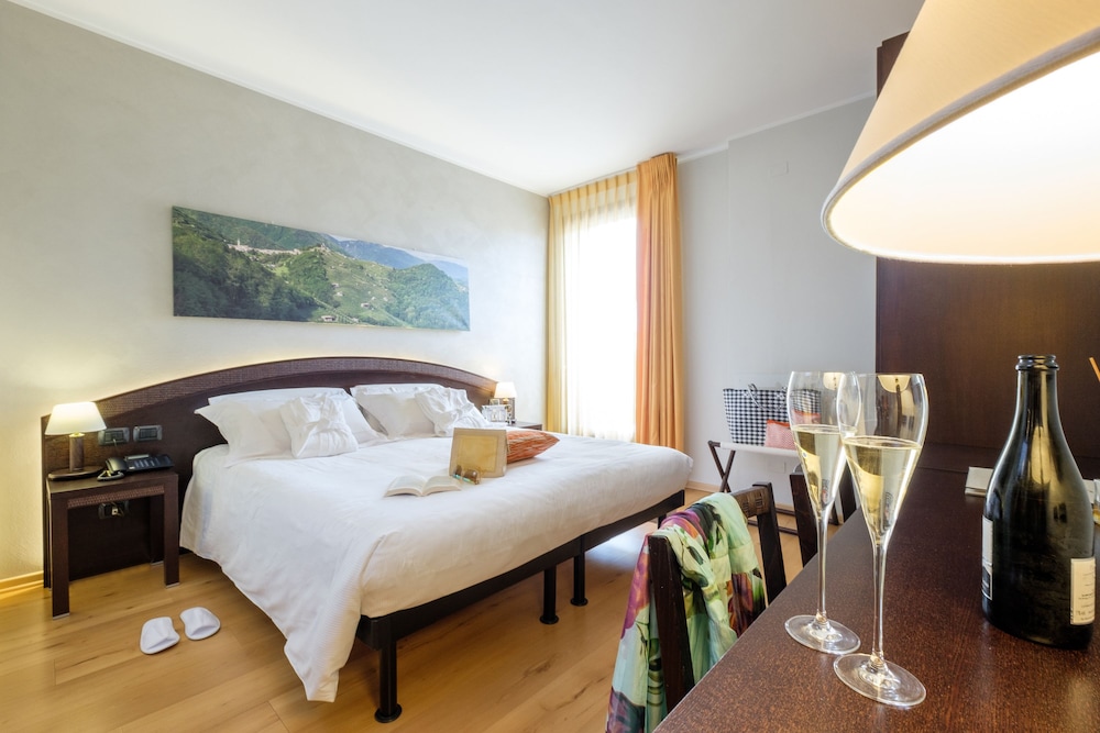Classic Double or Twin Room photo 2