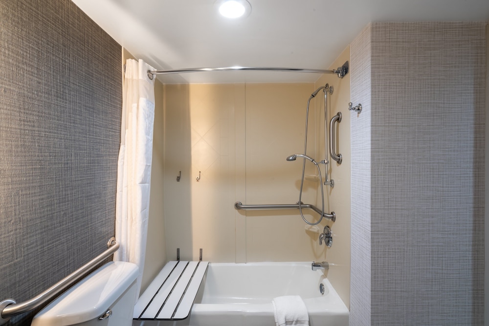 Standard Room, 2 Queen Beds, Accessible, Bathtub (Communications) - Photo 3