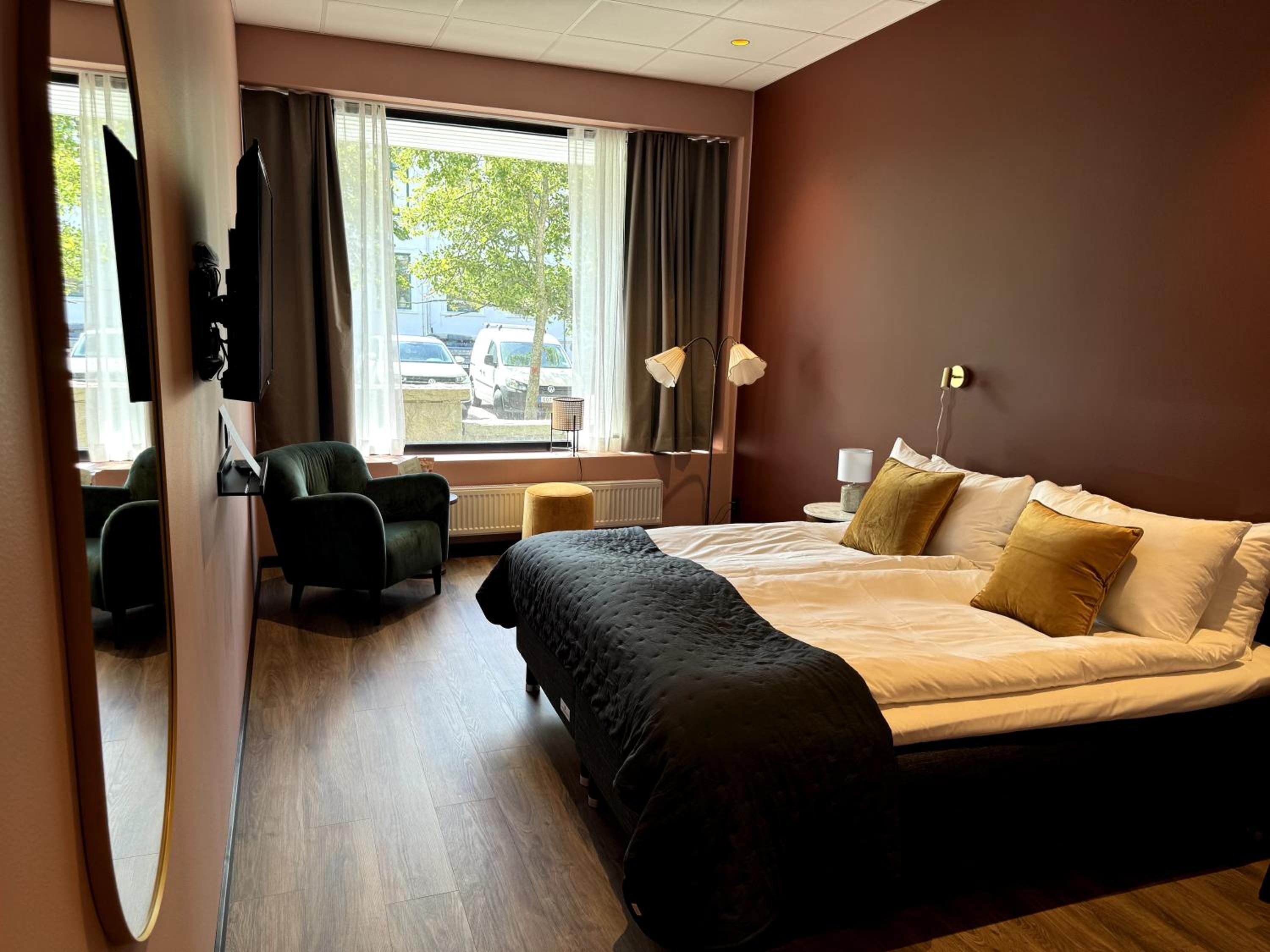 Large Double Room