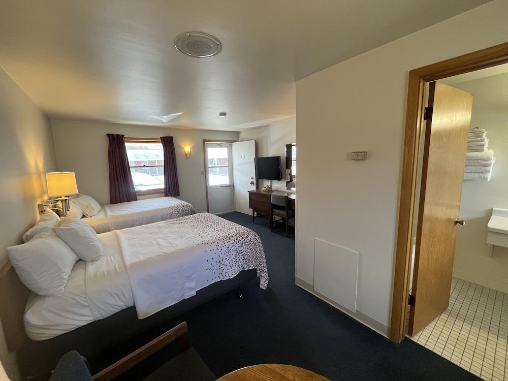 Double Room, 2 Double Beds, Non Smoking, Bathtub