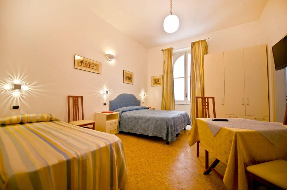 Quadruple Room - Photo 2
