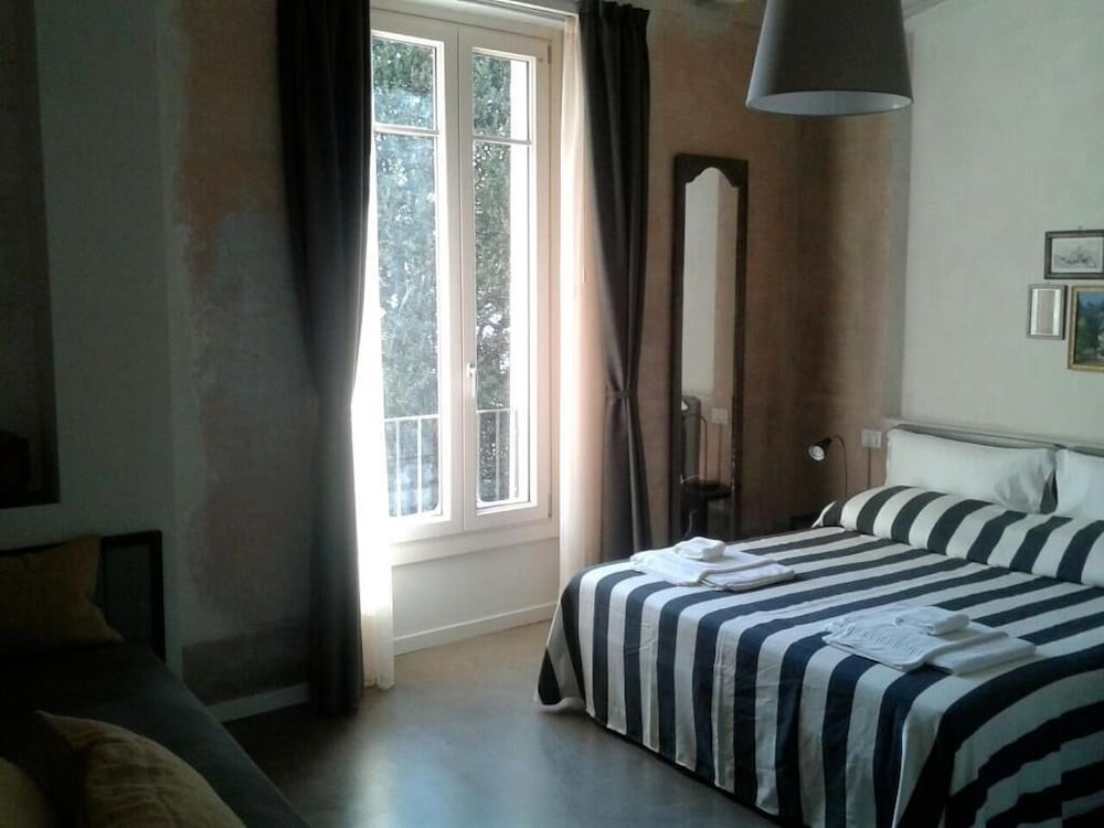 Deluxe Room, Lake View
