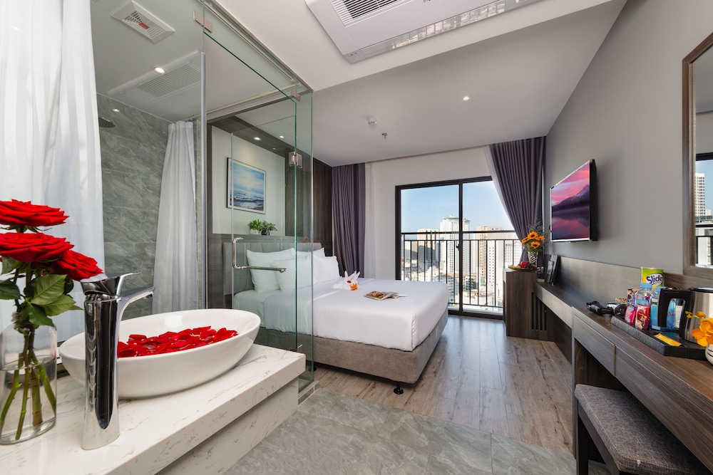 Superior Double Room, City View