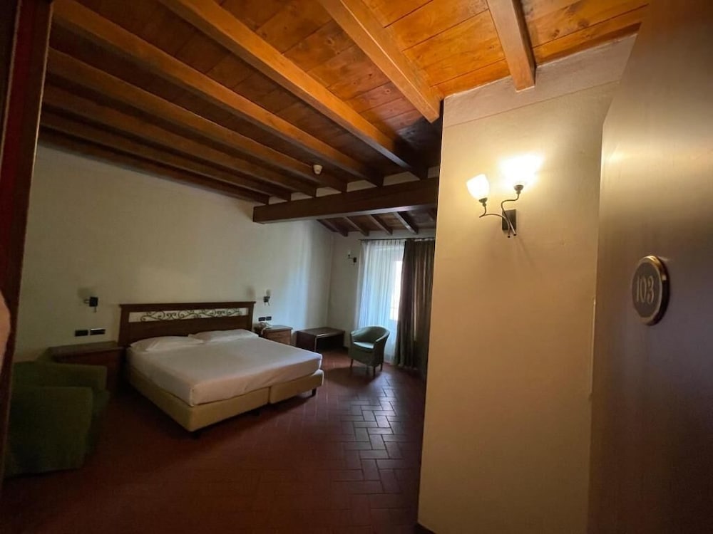 Room (5 pax) photo 3
