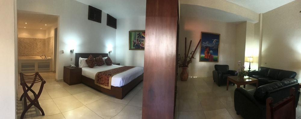 Executive Suite, 1 King Bed, Jetted Tub - Photo 1