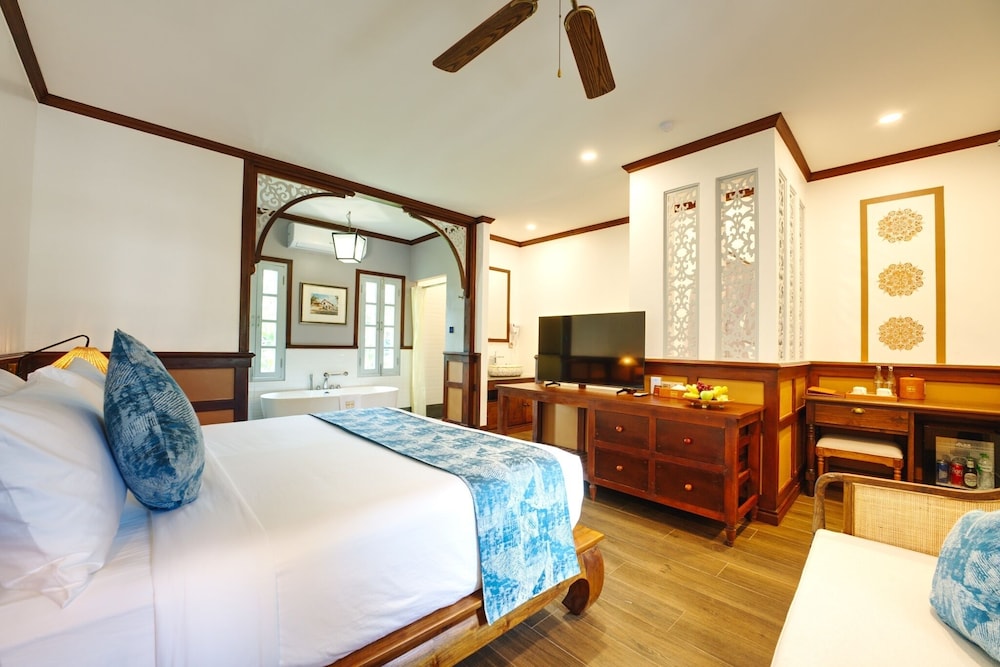 Courtyard Suite King Room