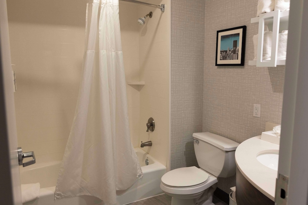 Two Double Beds Accessible - Photo 13