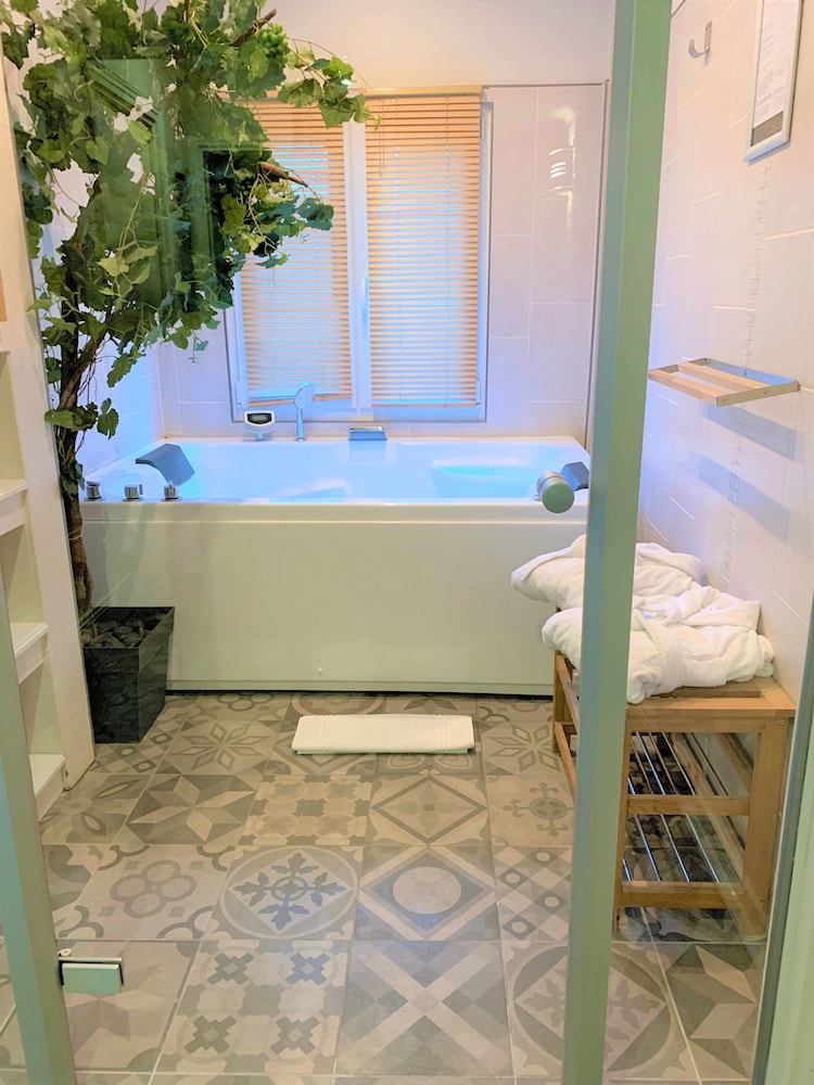 Superior Apartment, 1 Bedroom, Jetted Tub photo 2