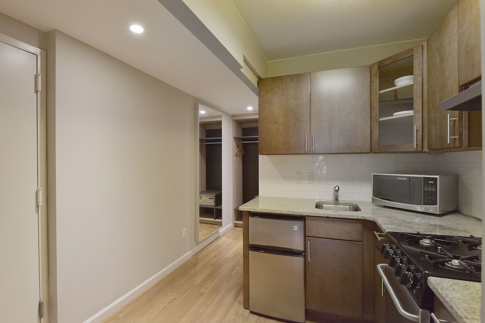 Full Superior with Kitchen