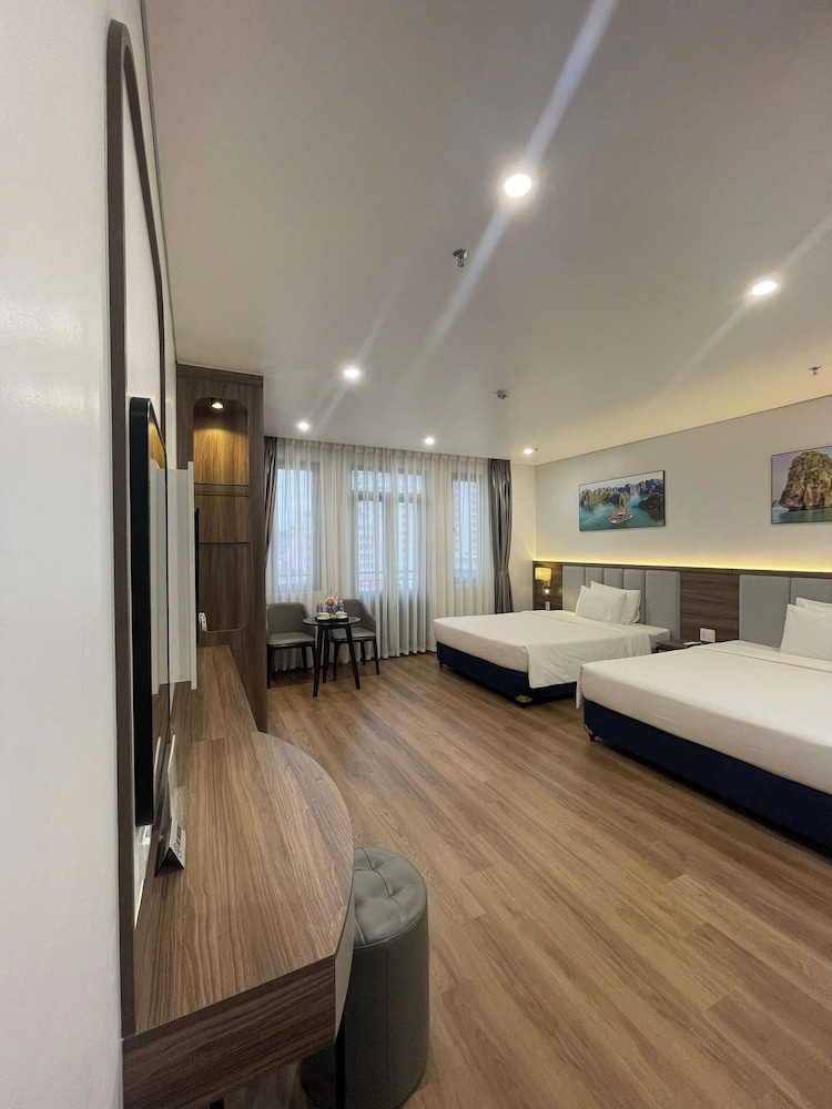 Superior Quadruple Room, Balcony photo 2