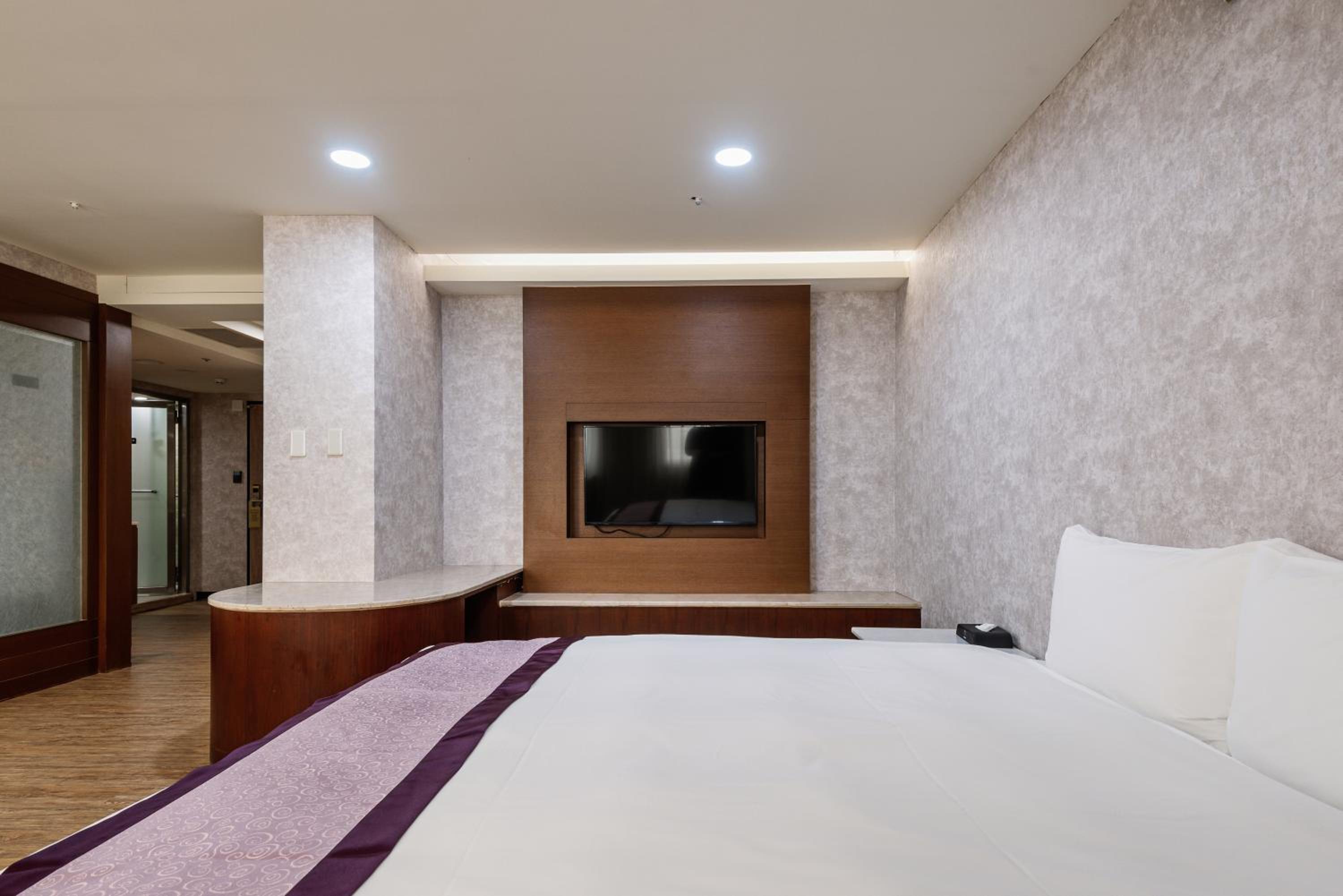 Deluxe Family Room - Photo 4