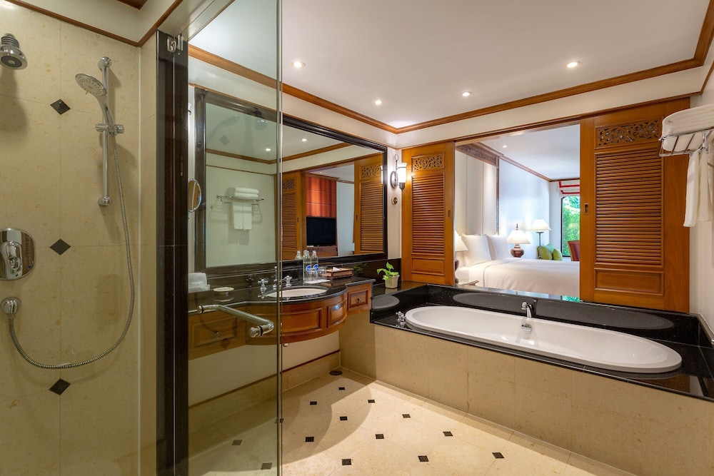 Room, 2 Double Beds, Pool View (Ground Floor, Pool Access) - Photo 7