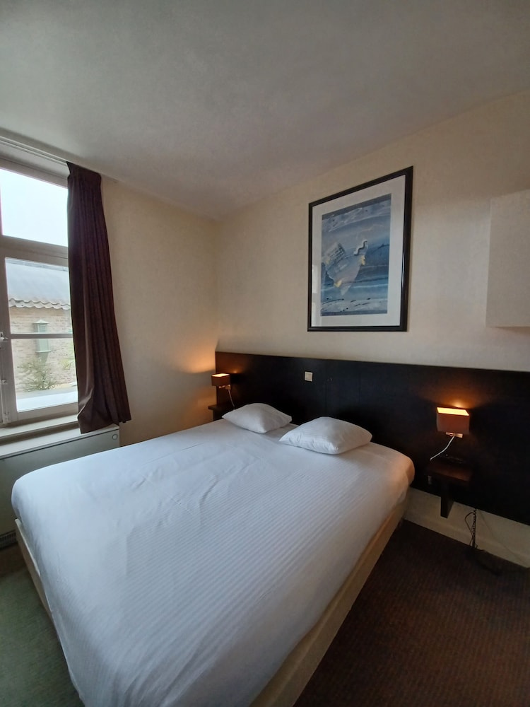 Standard Double Room - Photo 12