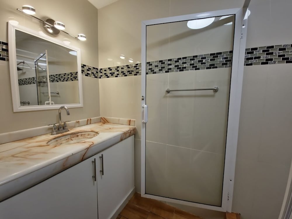 Superior Condo, 2 Bedrooms photo 2