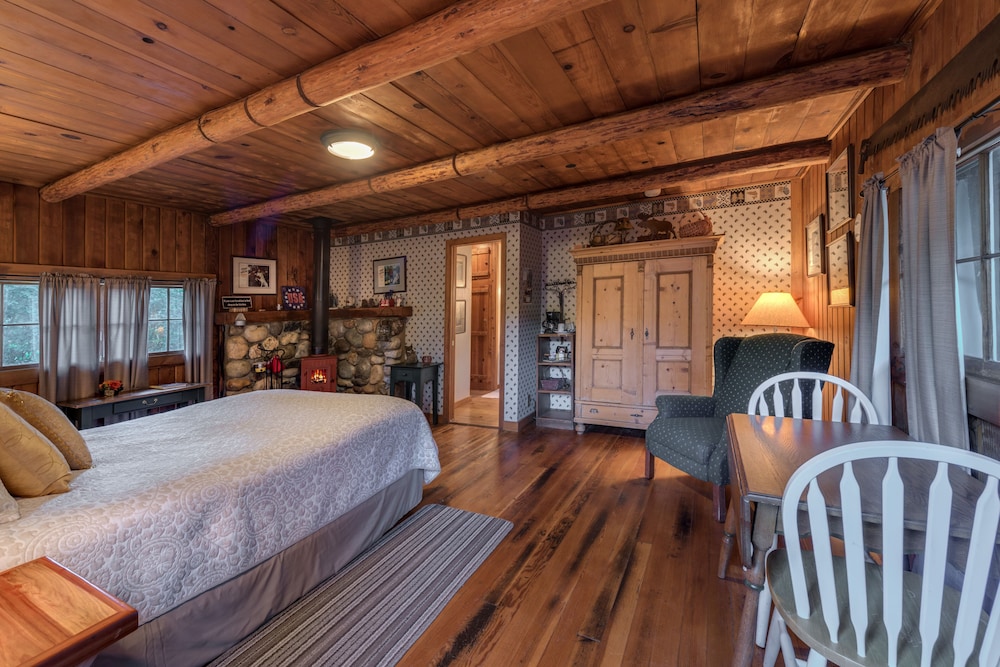 Superior Cabin, Private Bathroom (Carpenter Suite) photo 2