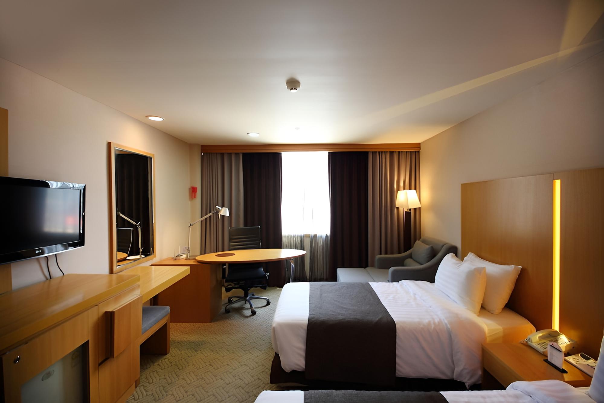 Deluxe Room, Multiple Beds - Photo 9